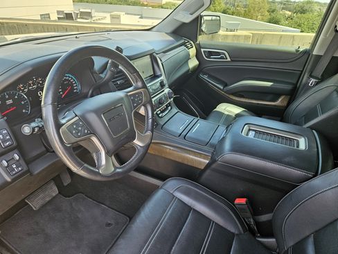 Used 2018 GMC Yukon XL Denali RWD image 4
