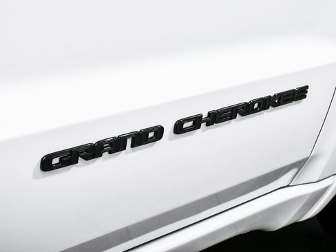 Used 2021 Jeep Grand Cherokee Laredo X image 79