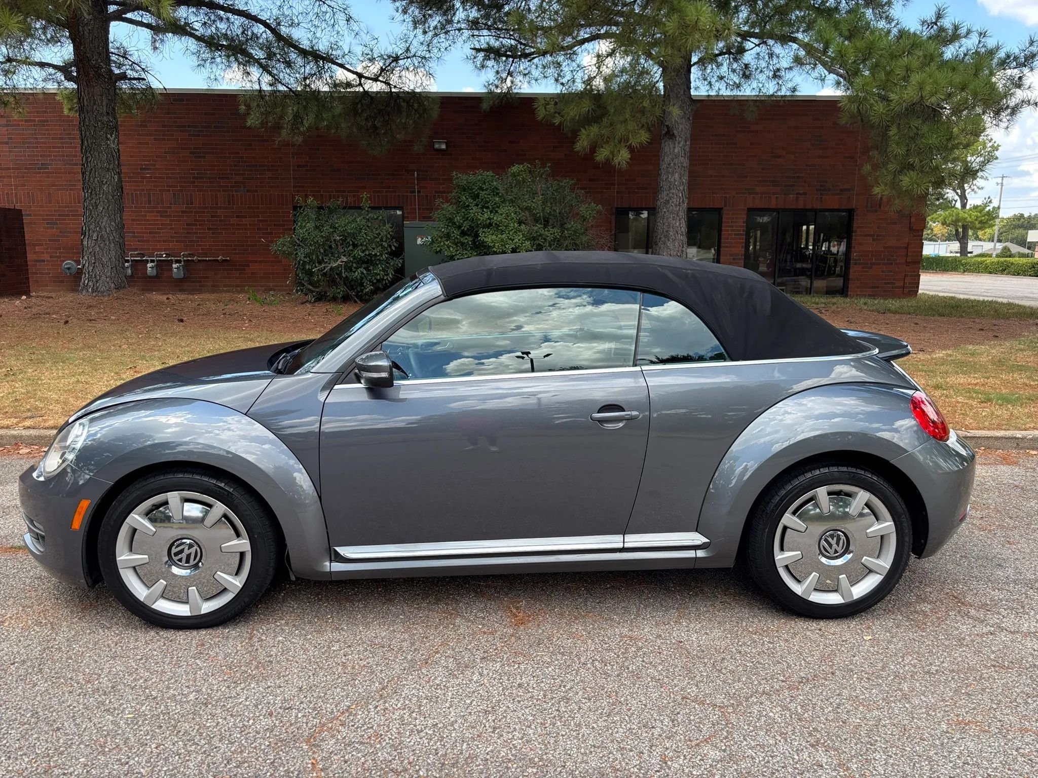 Used 2013 Volkswagen Beetle 2.5 FWD image 3