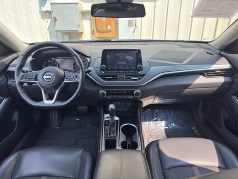 Used 2023 Nissan Altima 2.5 SR FWD image 11