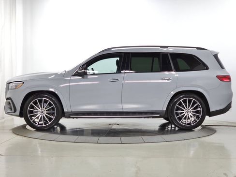 Used 2025 Mercedes-Benz GLS 580 4MATIC image 2