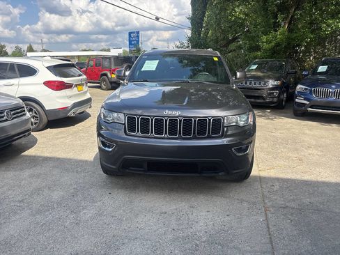 Used 2021 Jeep Grand Cherokee Laredo image 3