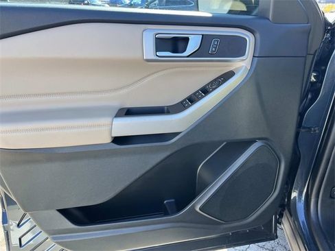 Used 2023 Ford Explorer XLT image 26
