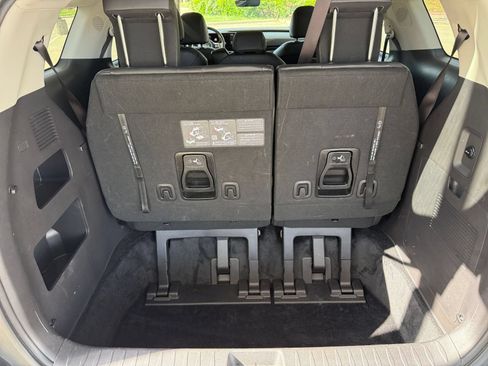 Used 2026 Kia Carnival FWD image 34