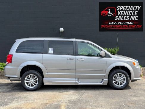 Used 2016 Dodge Grand Caravan SXT w/ UConnect Hands-Free Group FWD image 9