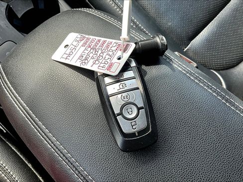 Used 2022 Ford Escape SEL w/ Technology Package image 12