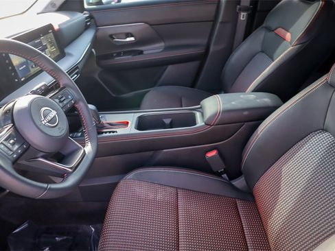 Used 2025 Nissan Kicks SR image 9