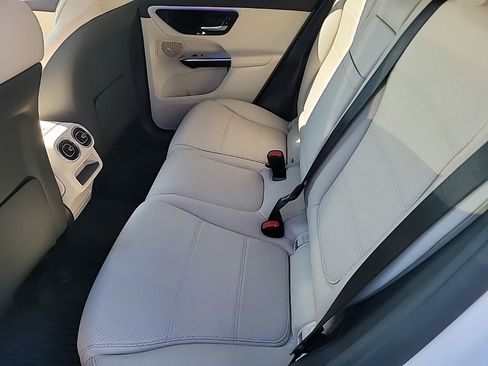 Used 2025 Mercedes-Benz GLC 300 4MATIC image 6