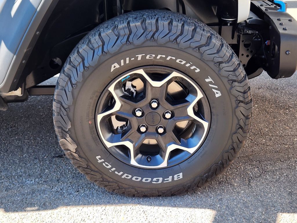 Used 2022 Jeep Wrangler Unlimited Rubicon 4xe w/ Steel Bumper Group AWD/4WD image 15