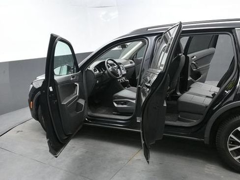 Used 2020 Volkswagen Tiguan SE AWD/4WD image 17