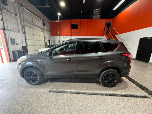 Used 2018 Ford Escape SE image 4