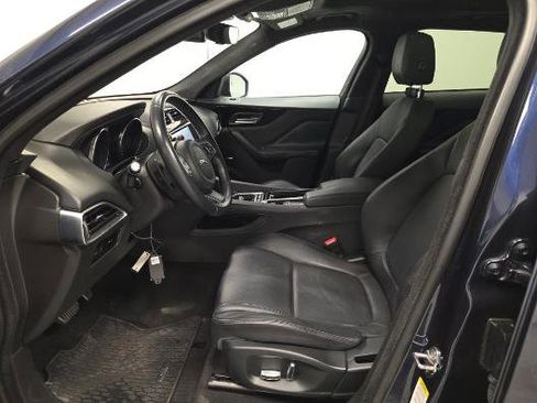 Used 2019 Jaguar F-PACE Premium image 4