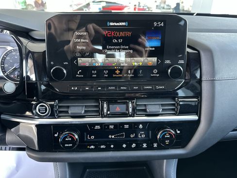 Used 2023 Nissan Pathfinder SL AWD/4WD image 13