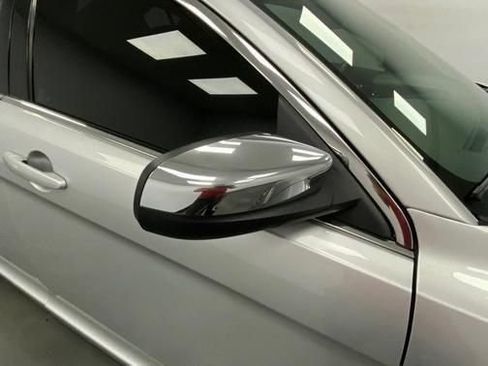 Used 2019 Ford Taurus Limited FWD image 16