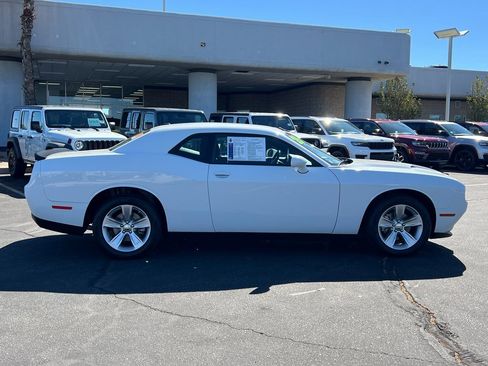 Certified 2023 Dodge Challenger SXT image 4