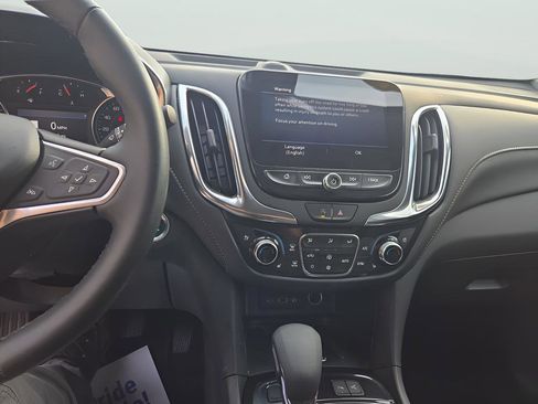 Used 2023 Chevrolet Equinox Premier AWD/4WD image 34