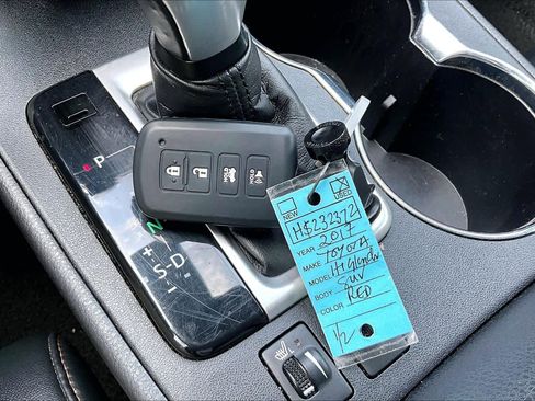 Used 2017 Toyota Highlander XLE FWD image 15