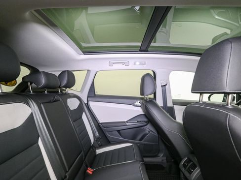 Used 2025 Volkswagen Taos SEL image 21