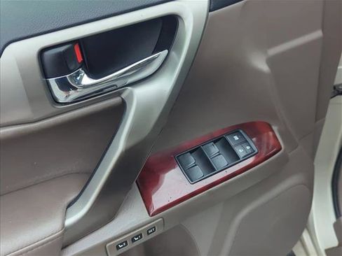 Used 2013 Lexus GX 460 image 9