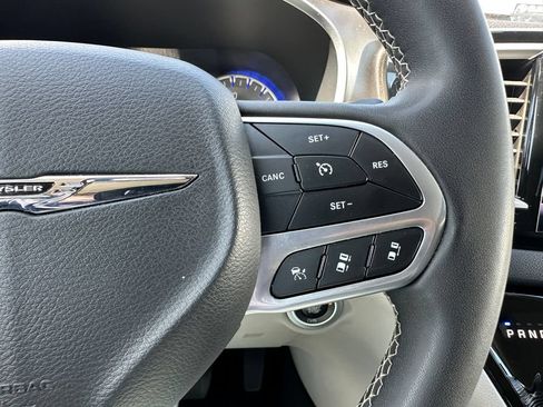 Used 2024 Chrysler Pacifica Touring-L FWD image 57