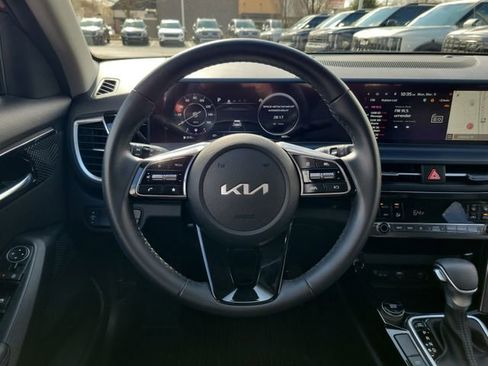 Certified 2024 Kia Seltos S image 10