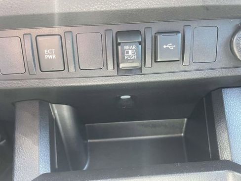 Used 2021 Toyota Tacoma SR5 RWD image 29