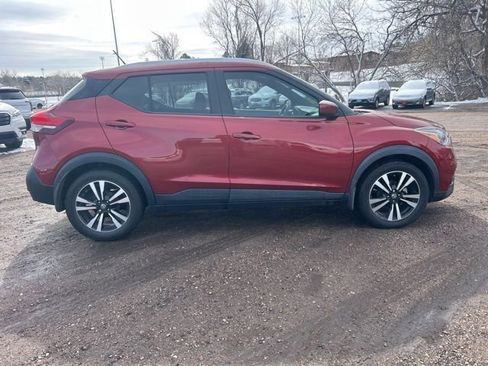 Used 2018 Nissan Kicks SV image 6
