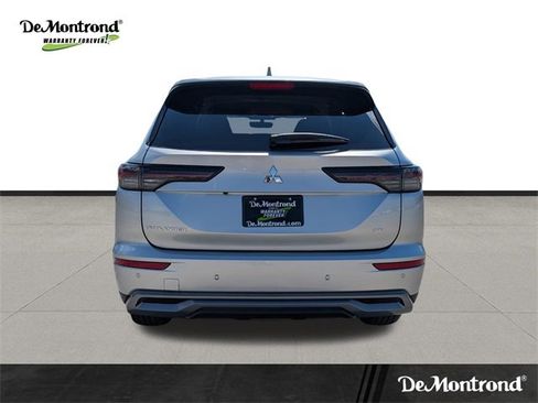 New 2025 Mitsubishi Outlander SE image 6