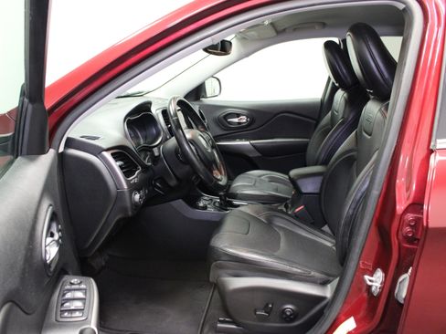 Used 2019 Jeep Cherokee Limited w/ Technology Group AWD/4WD image 18