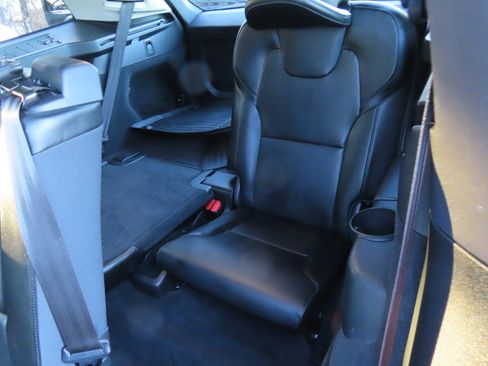 Used 2019 Volvo XC90 T5 Momentum w/ Multimedia Package image 15