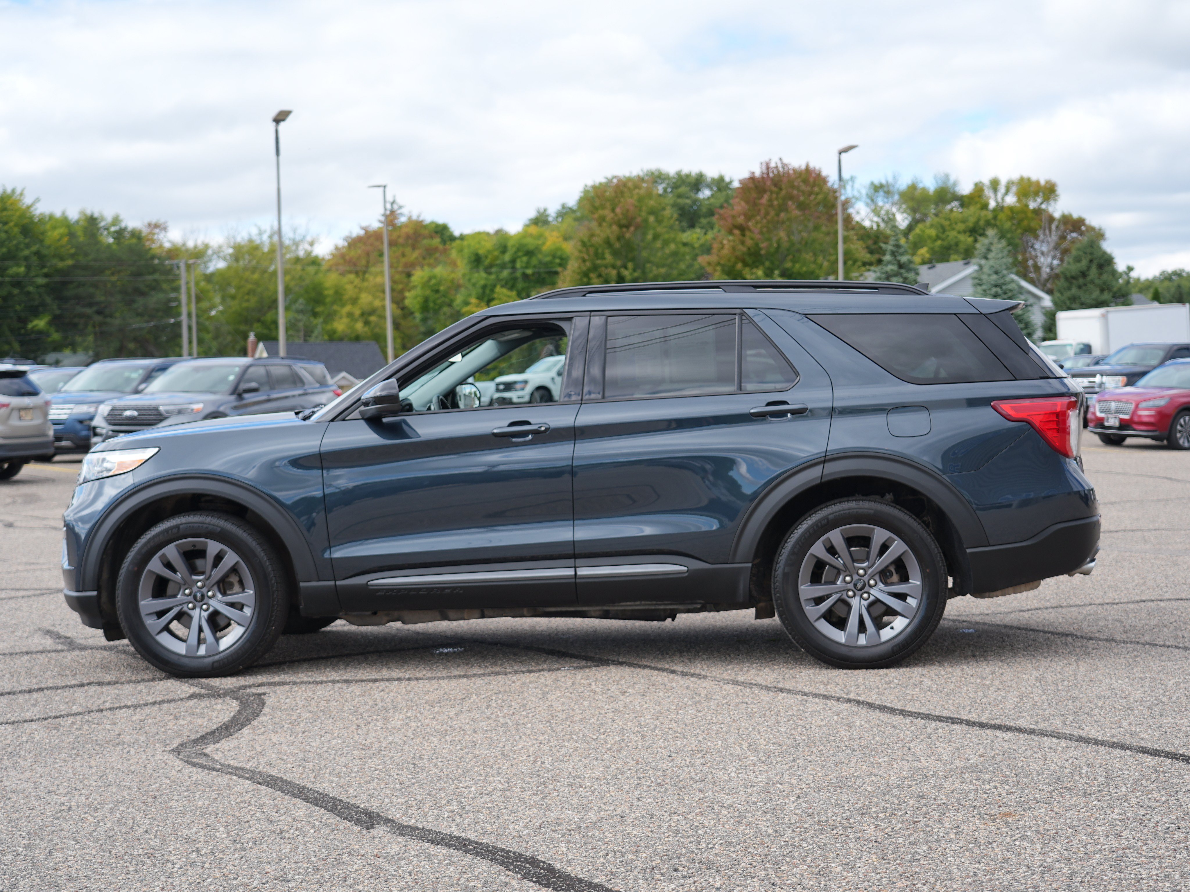 Used 2024 Ford Explorer XLT w/ Equipment Group 202A AWD/4WD image 7