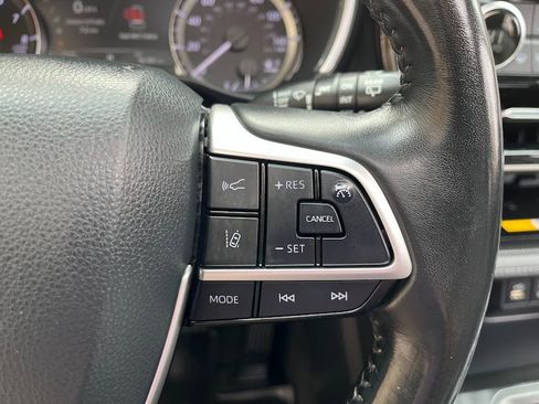 Used 2023 Toyota Highlander XLE image 17