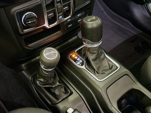Used 2023 Jeep Wrangler Unlimited AWD/4WD image 25