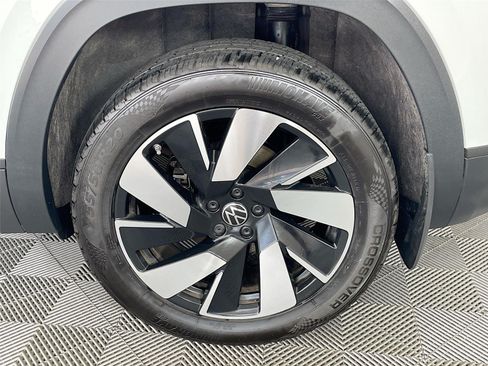 Used 2024 Volkswagen Atlas Cross Sport SE AWD/4WD image 34