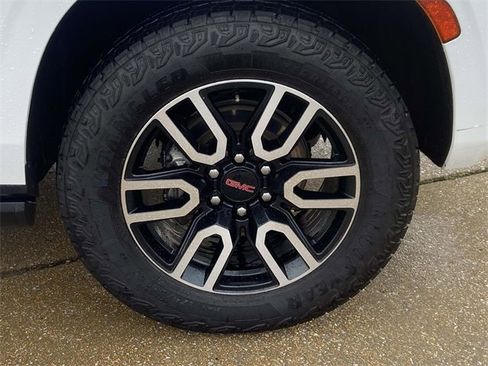 Used 2022 GMC Yukon AT4 image 7