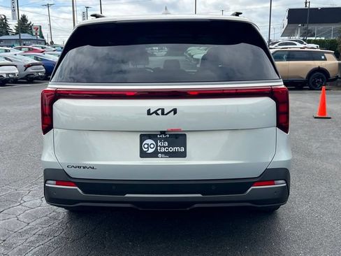 Certified 2026 Kia Carnival SX w/ SX Dark Edition Package FWD image 8