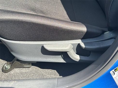 New 2025 Nissan Kicks Play S image 18