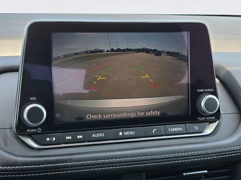 Used 2025 Nissan Rogue SV FWD image 15