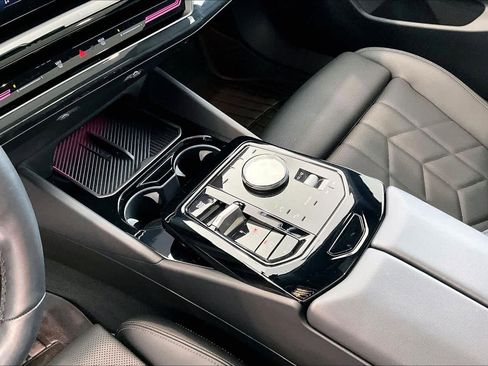 Used 2025 BMW 530i w/ M Sport Package RWD image 18