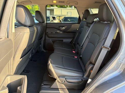 Certified 2025 Nissan Pathfinder SL w/ Cargo Package AWD/4WD image 28