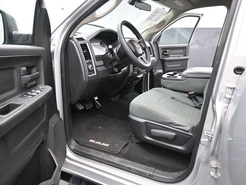 Used 2018 RAM 1500 Express w/ Express Value Package AWD/4WD image 9