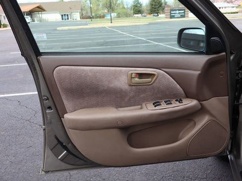 Used 1998 Toyota Camry CE image 23