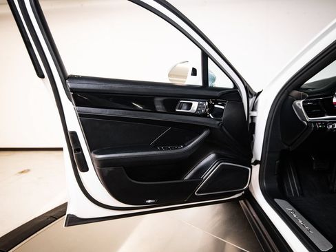 Certified 2023 Porsche Panamera image 23