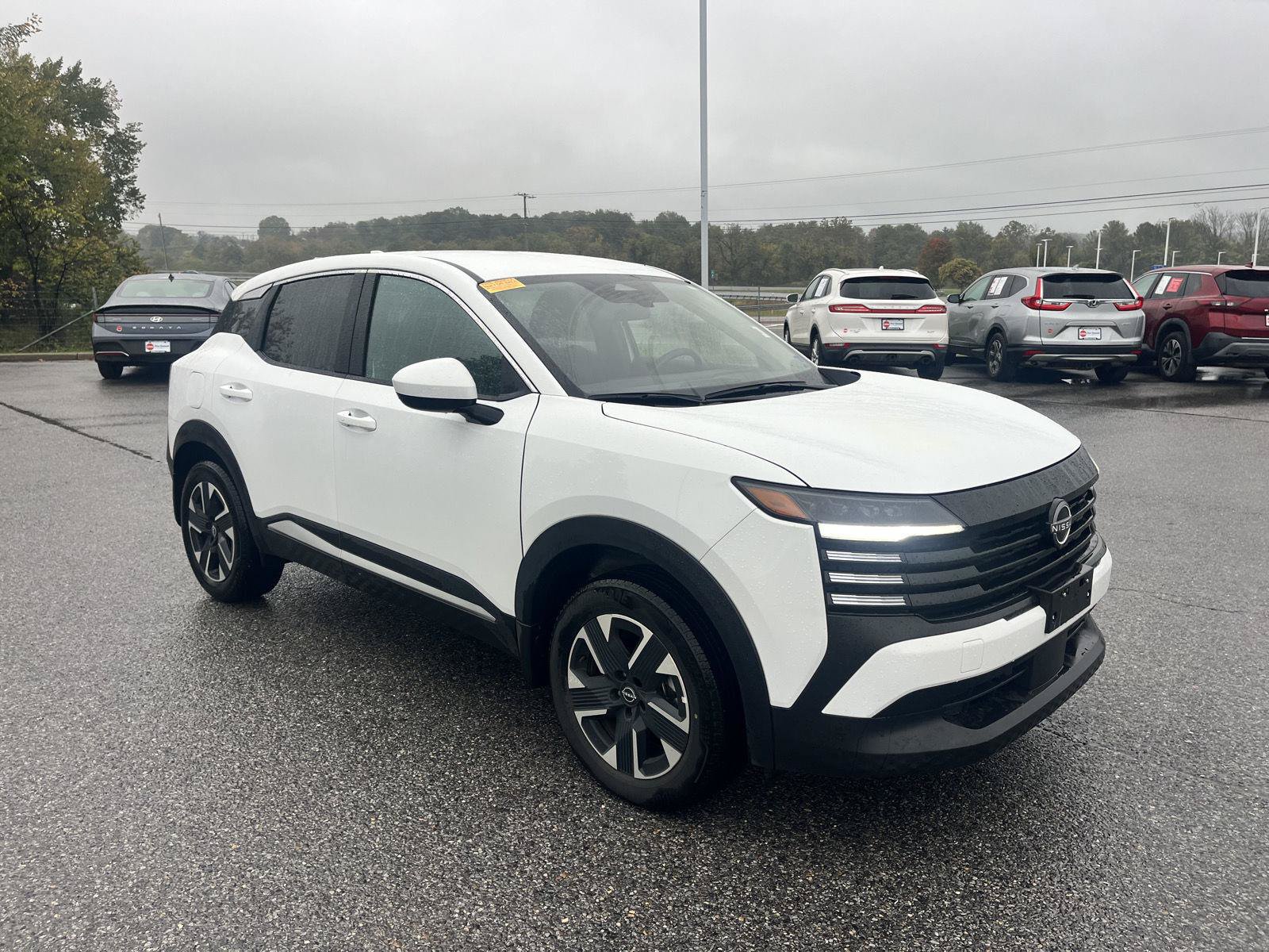 Certified 2025 Nissan Kicks SV AWD/4WD image 1