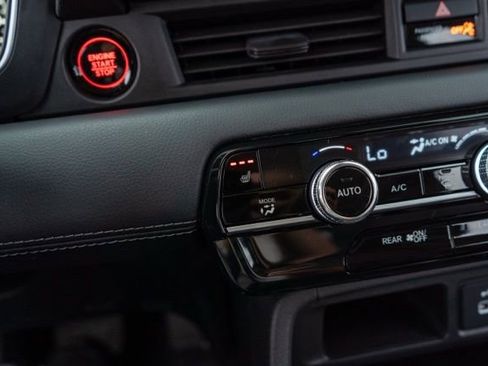 Used 2025 Honda Pilot Touring image 29