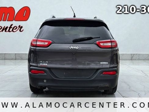 Used 2017 Jeep Cherokee Latitude AWD/4WD image 4