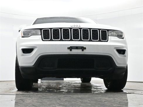 Used 2020 Jeep Grand Cherokee Laredo image 10