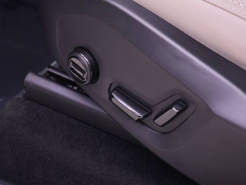Certified 2025 Volvo XC90 B5 Plus AWD/4WD image 20