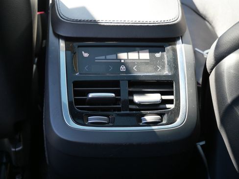 Used 2023 Volvo XC90 B6 Plus w/ Protection Package Premier AWD/4WD image 19