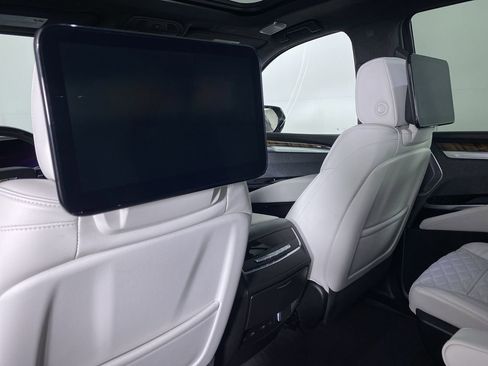 Certified 2025 Cadillac Escalade Premium Luxury Platinum AWD/4WD image 31